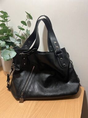Women's Black Leather Shoulder Bag - Classic Everyday Tote